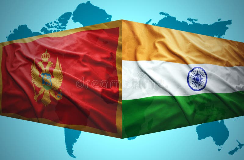 Agitar banderas montenegrinas e indias