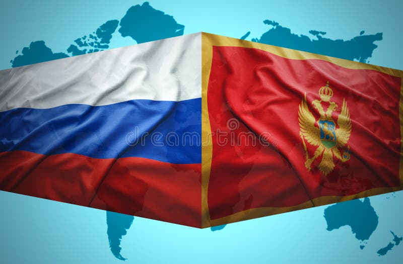 Agitar banderas montenegrinas y rusas