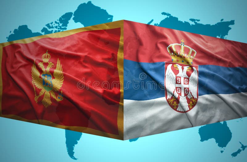 Agitar banderas montenegrinas y servias