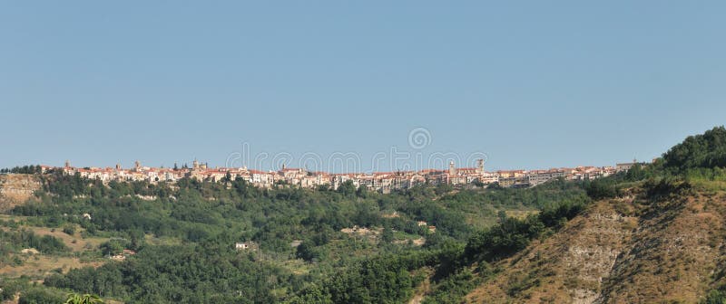 Agnone isernia molise. panorama. fotografering för bildbyråer