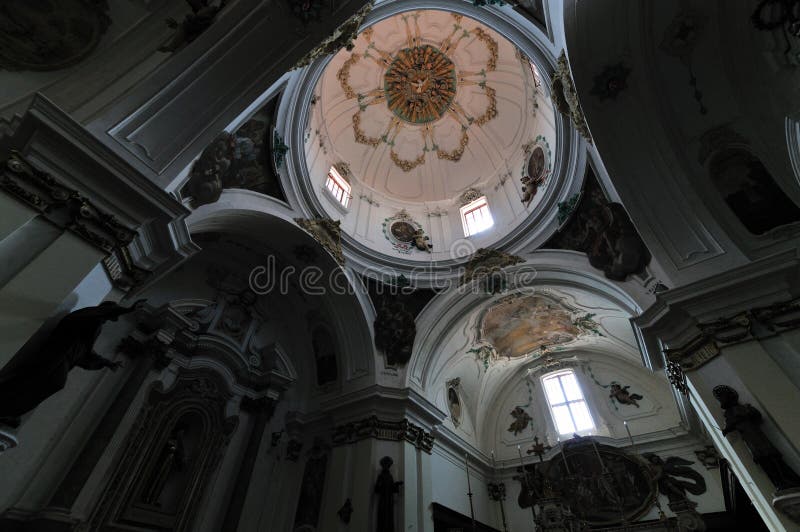 Agnone isernia molise. San Francescos kyrka. royaltyfria bilder