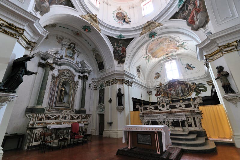 Agnone isernia molise. San Francescos kyrka. royaltyfri fotografi