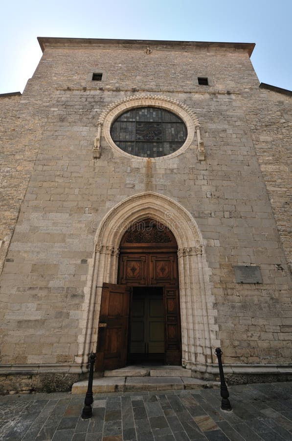 Agnone isernia molise. San Francescos kyrka. royaltyfria bilder