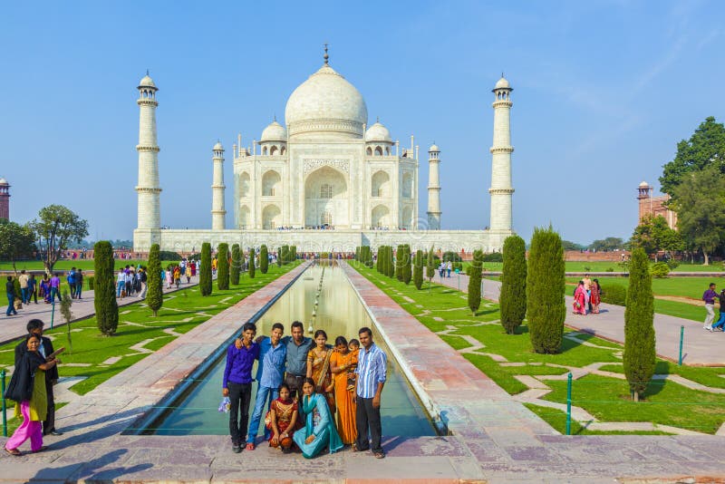 People Visit the Taj Mahal in India Editorial Photo - Image of heritage,  entrance: 160653736