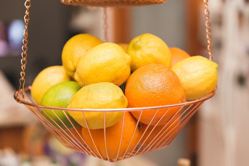 Agrumes dans le panier photographie stock Agrumes dans le panier photographie stock