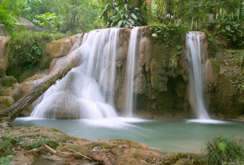 Agua azul cascadas de vattenfall royaltyfria bilder