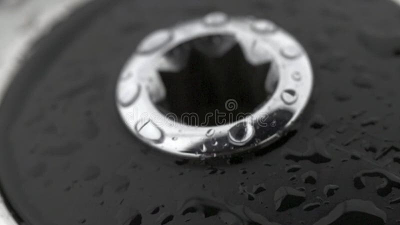 Agua de los descensos en la cámara lenta del torno almacen de video