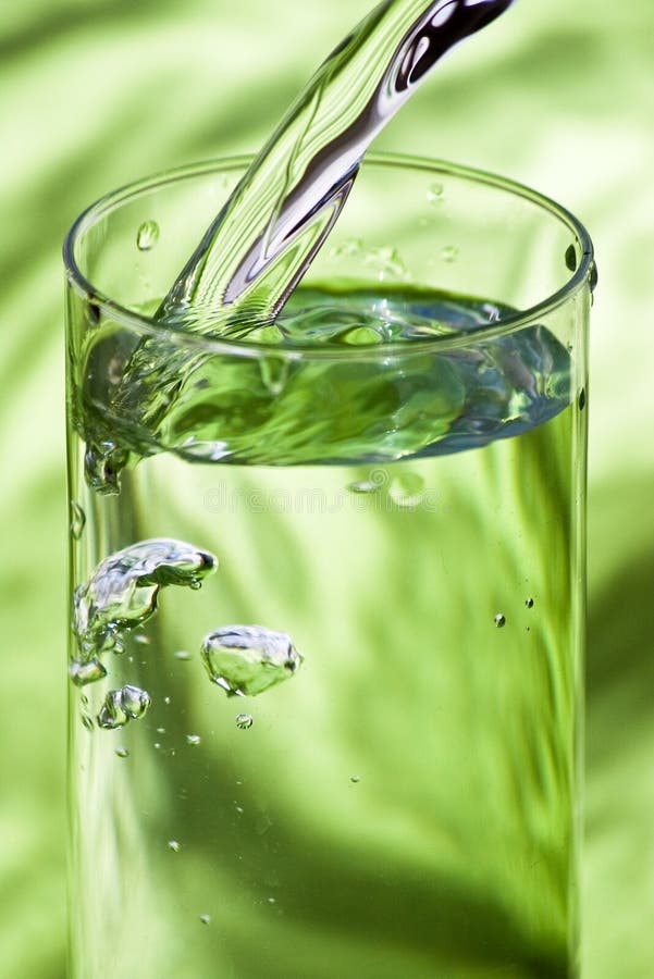 Agua en vidrio foto de archivo libre de regalías Agua en vidrio foto de archivo libre de regalías
