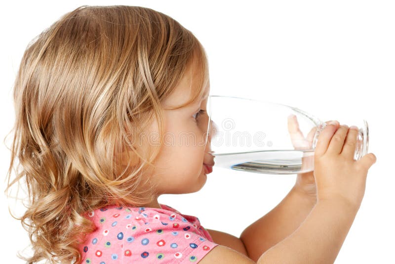 Agua potable del niño foto de archivo