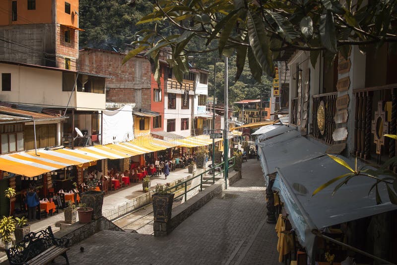 Aguas Calientes, Peru - Stad bij de voet van Machu Picchu royalty-vrije stock foto Aguas Calientes, Peru - Stad bij de voet van Machu Picchu royalty-vrije stock foto