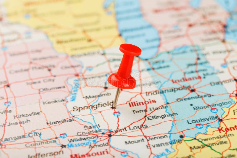 Agulha de escritório vermelha em um mapa de EUA, de Illinois e da capital Springfield Mapa ascendente próximo de Illinois com ade fotos de stock royalty free Agulha de escritório vermelha em um mapa de EUA, de Illinois e da capital Springfield Mapa ascendente próximo de Illinois com ade fotos de stock royalty free