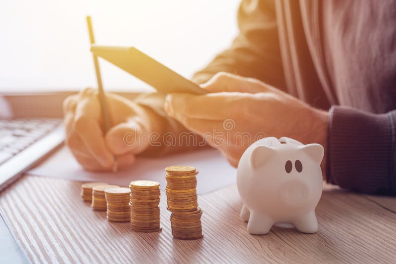 Ahorros, finanzas, economía y presupuesto casero foto de archivo libre de regalías Ahorros, finanzas, economía y presupuesto casero foto de archivo libre de regalías