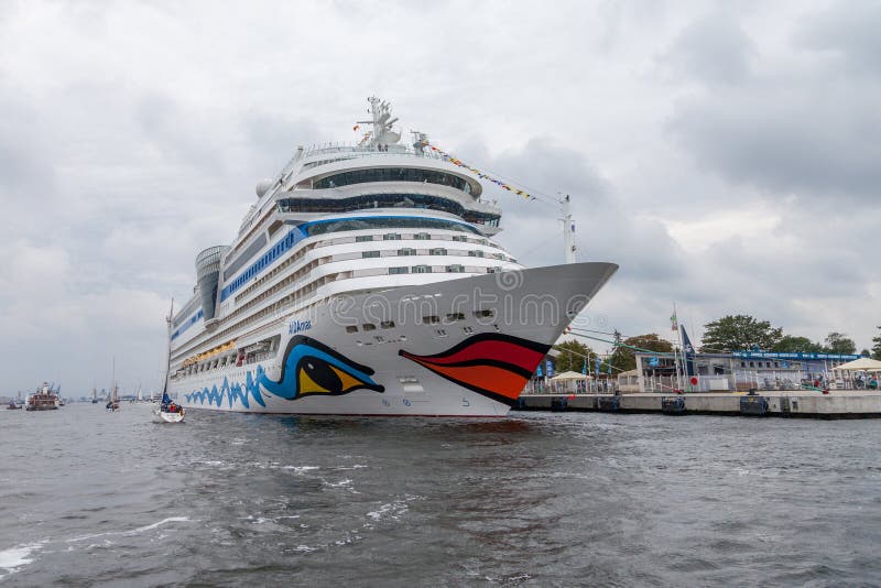 AIDA mars se trouve sur le port à la voile publique de hanse d'événement photographie stock AIDA mars se trouve sur le port à la voile publique de hanse d'événement photographie stock