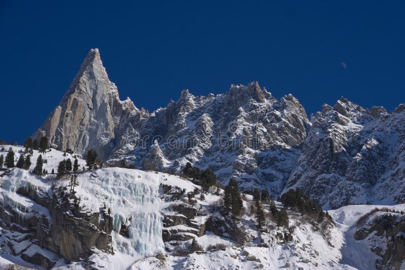 Aiguille du dru το διάσημο peack τα όρη στοκ εικόνα με δικαίωμα ελεύθερης χρήσης
