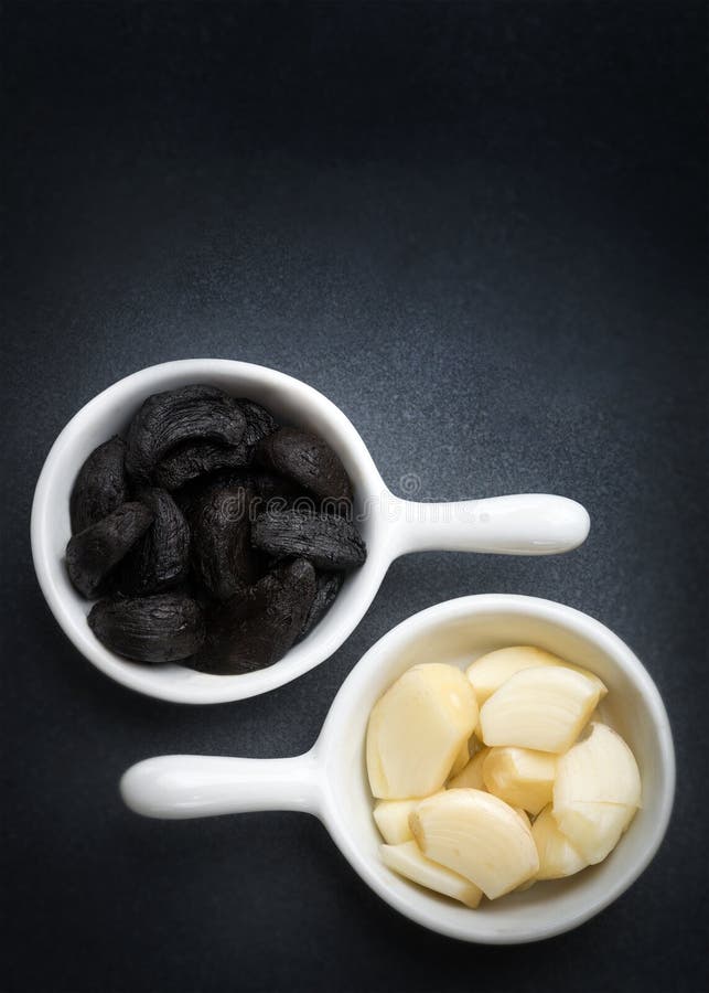 Ail noir et blanc photo stock. Image du image, organique 76727862