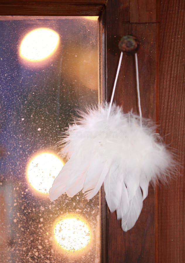 Délicates ailes d'ange blanches photo stock