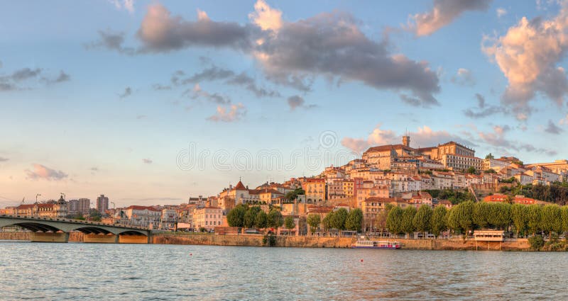 Aimant de touristes Coimbra, Portugal photographie stock Aimant de touristes Coimbra, Portugal photographie stock