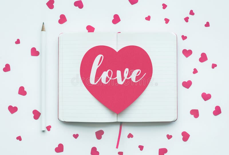 Aimez le message sur la forme rose de coeur sur le fond blanc de bloc-notes images libres de droits Aimez le message sur la forme rose de coeur sur le fond blanc de bloc-notes images libres de droits