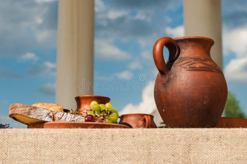Ainda-vida antiga clássica com grupo de uvas imagem de stock royalty free Ainda-vida antiga clássica com grupo de uvas imagem de stock royalty free