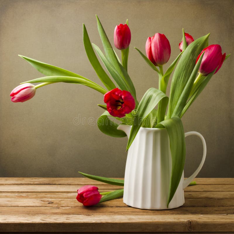 Ainda vida com ramalhete das tulipas