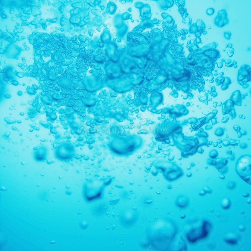 Air bubbles in fresh blue water