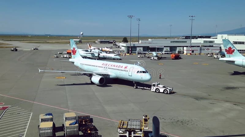 Air Canada-Flugzeuge bereiten sich zum Flug an YVR-Flughafen vor