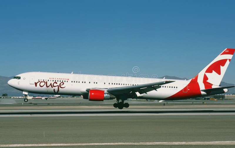 Air canada rouge boeing 76733aerwl cghpn. tomada el 2 de abril de 2014 fotos de archivo libres de regalías