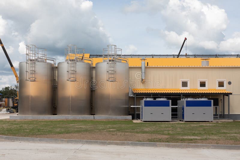 Air Conditioning and Water Supply System at a Modern Dairy Cow Farm