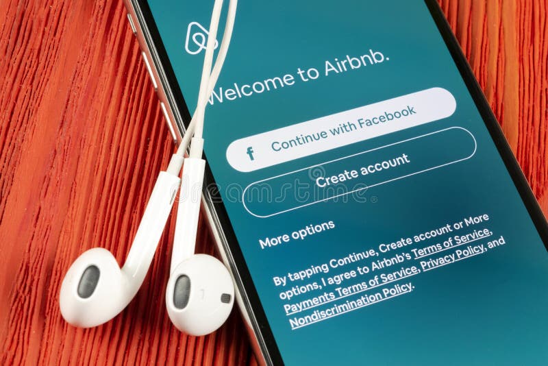 Airbnb在苹果计算机iPhone x屏幕特写镜头的应用象 Airbnb app? Airbnb com是书库的网上网站 ?? 库存图片 Airbnb在苹果计算机iPhone x屏幕特写镜头的应用象 Airbnb app? Airbnb com是书库的网上网站 ?? 库存图片