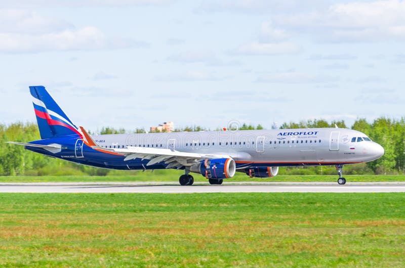 Airbus a321 Aeroflot, Flughafen Pulkovo, Russland St Petersburg im Mai 2017 lizenzfreie stockbilder Airbus a321 Aeroflot, Flughafen Pulkovo, Russland St Petersburg im Mai 2017 lizenzfreie stockbilder