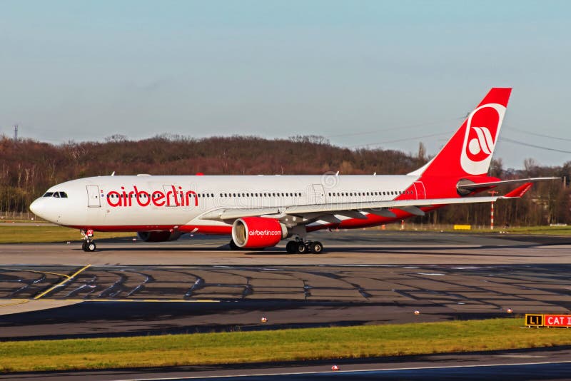 Airbus Berin αέρα A330 στο Ντύσελντορφ διεθνές στοκ εικόνες με δικαίωμα ελεύθερης χρήσης Airbus Berin αέρα A330 στο Ντύσελντορφ διεθνές στοκ εικόνες με δικαίωμα ελεύθερης χρήσης