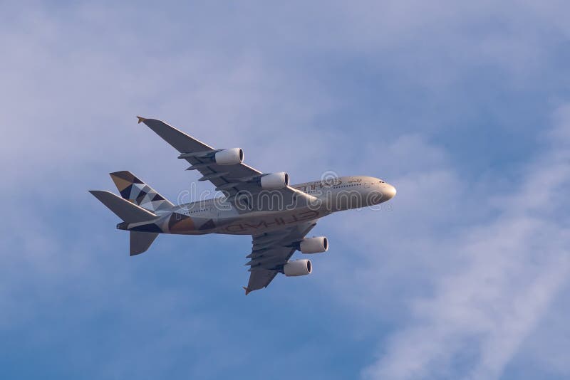 Airbus A380-861 de Etihad Airways en vuelo foto de archivo libre de regalías Airbus A380-861 de Etihad Airways en vuelo foto de archivo libre de regalías