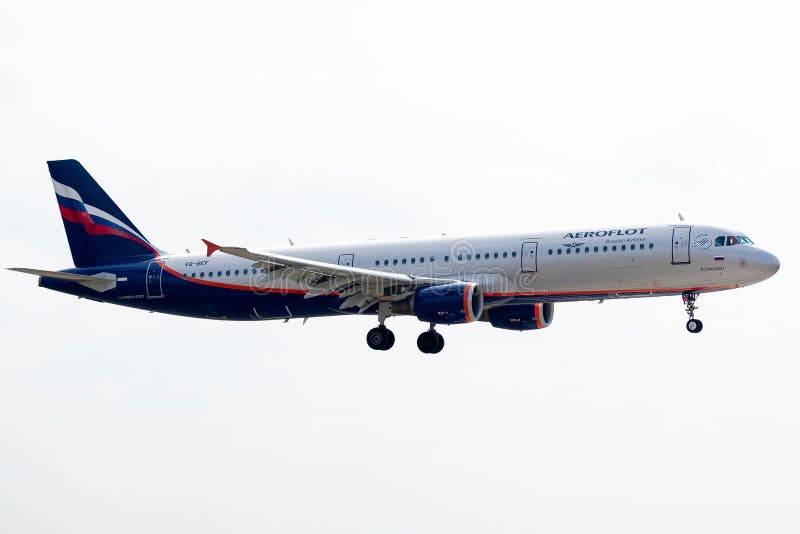 Airbus A321-211 - 4103, funktioniert durch Aeroflot-Landung lizenzfreie stockfotografie Airbus A321-211 - 4103, funktioniert durch Aeroflot-Landung lizenzfreie stockfotografie