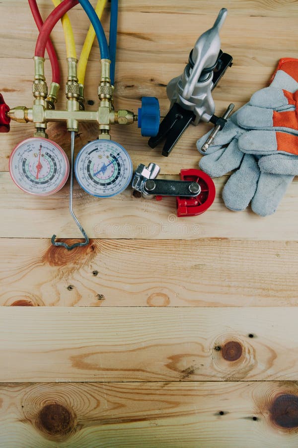 Airconditioningstechnicus manometersmeetapparatuur voor royalty-vrije stock afbeelding Airconditioningstechnicus manometersmeetapparatuur voor royalty-vrije stock afbeelding