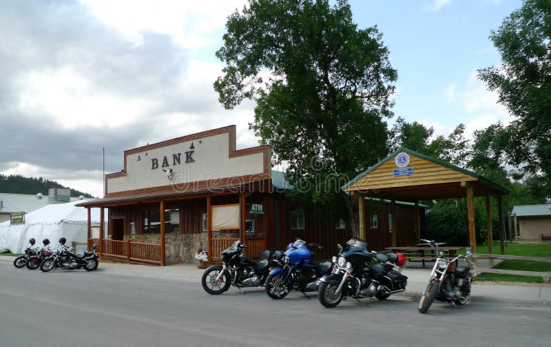 Aire de pique-nique de sommet National Bank et de Lions Club, motos dans Hulett, Wyoming images stock Aire de pique-nique de sommet National Bank et de Lions Club, motos dans Hulett, Wyoming images stock
