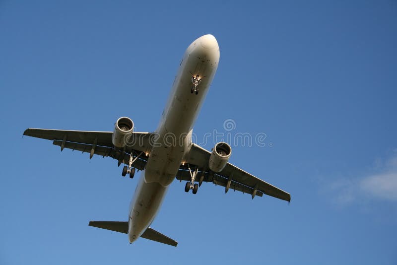 Aeroplano in atterraggio.