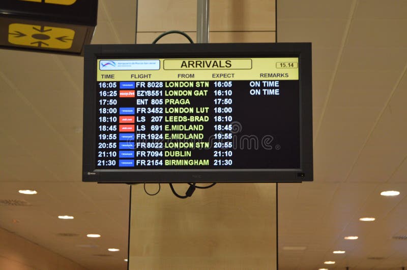 Arrivals в аэропорту. Airport departure arrival Board Footage. Arrived board