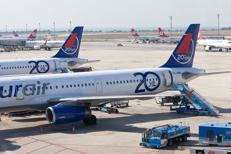 Airport Operation editorial photo. Image of engine, business 27198491