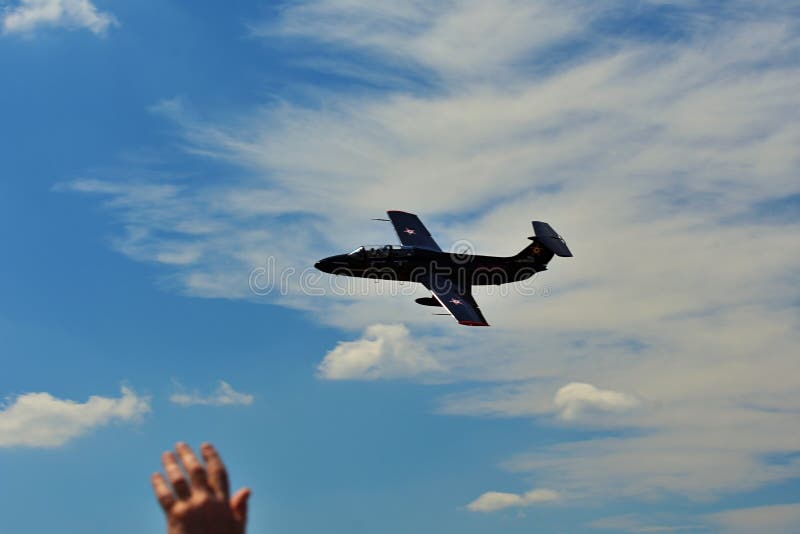 Airshow commemorativo L29 ceco ha avanzato gli aerei traning del getto in cielo fotografia stock libera da diritti