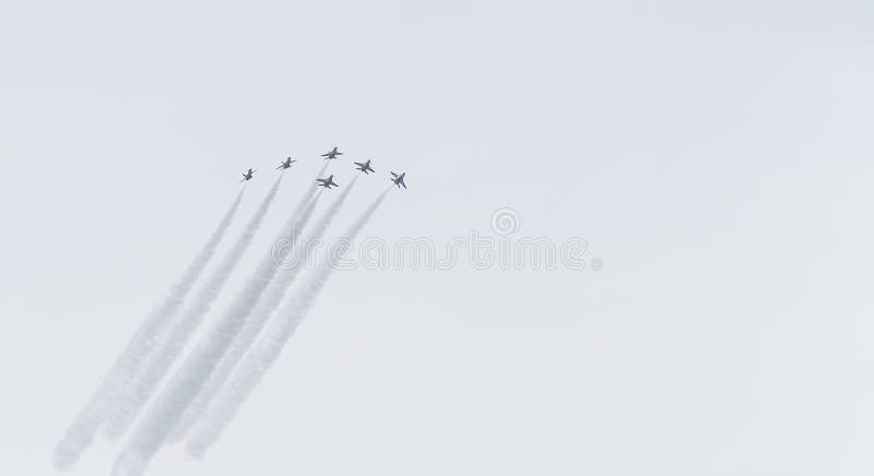 Airshow de los jets del caza F-16 imagen de archivo libre de regalías Airshow de los jets del caza F-16 imagen de archivo libre de regalías