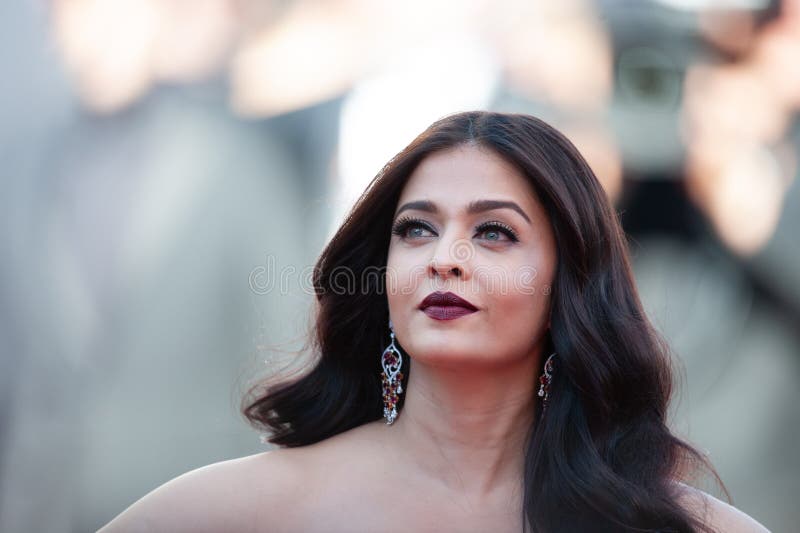 Aishwarya Rai Bachchan Criticised for Weight Gain after Pregnancy: Indian  Celebs Come to Her Defence | IBTimes UK