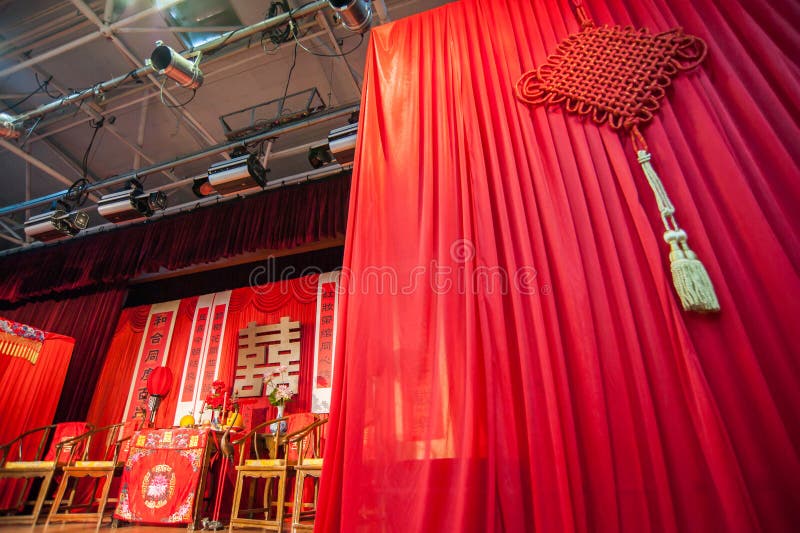 Ajuste tradicional chinês do casamento imagens de stock Ajuste tradicional chinês do casamento imagens de stock