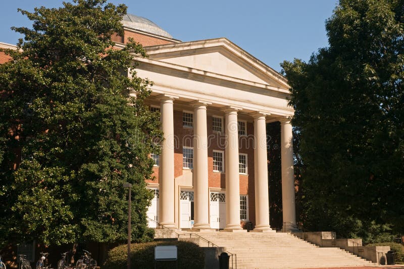 Akademisches Gebäude des Campus
