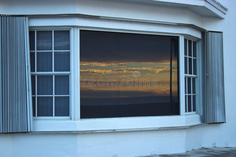 Akkordeon-Fensterladen lizenzfreie stockfotos Akkordeon-Fensterladen lizenzfreie stockfotos