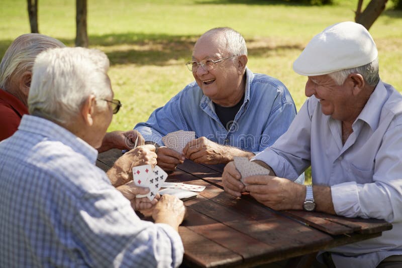 Aktive Senioren, Gruppe Spielkarten der alten Freunde am Park