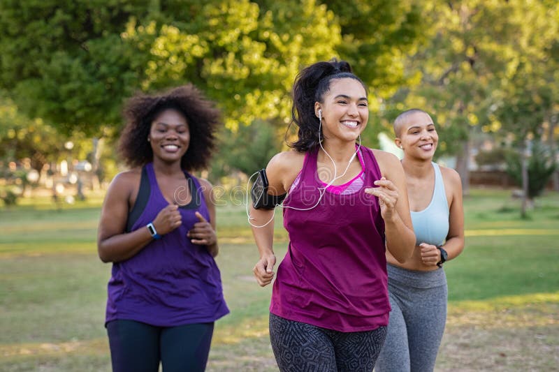 Aktivt curvy jogga för kvinnor