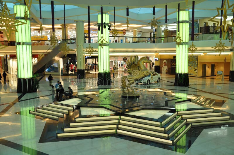 Al Ain Mall i UAE redaktionell bild. Bild av folk, monument 22752166