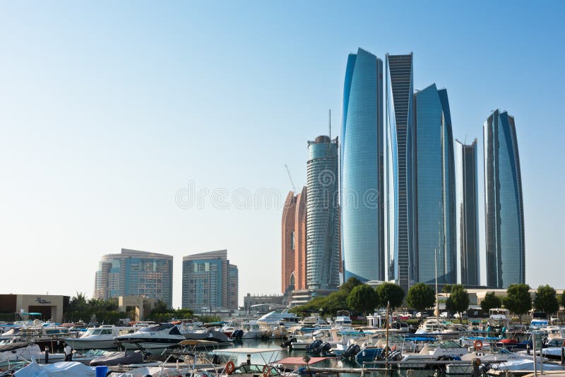 Al Bateen Wharf E As Torres Em Abu Dhabi, UAE De Etihad Imagem de Stock Editorial Imagem de