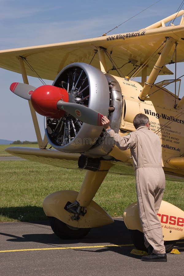 Ala que camina - Boeing Stearman E 75 imagen de archivo Ala que camina - Boeing Stearman E 75 imagen de archivo
