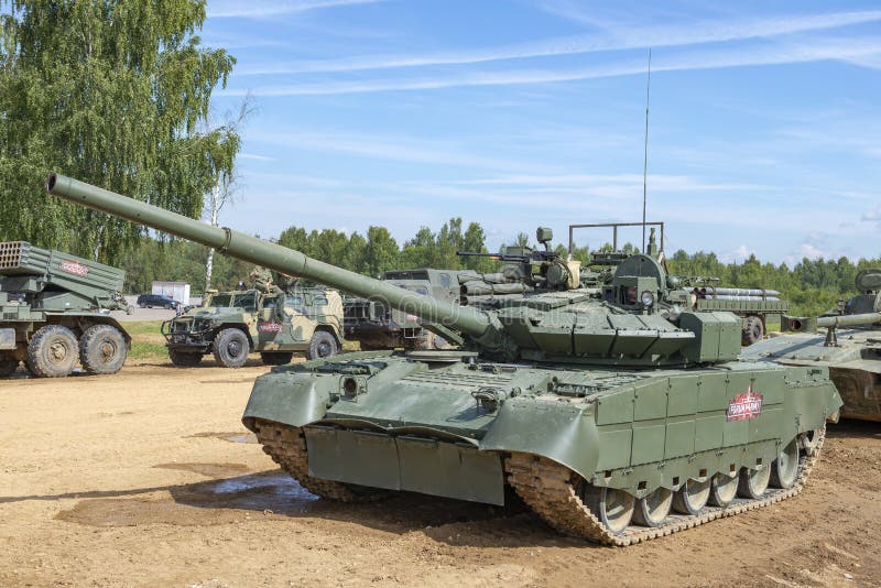 Russian T-80BVM tank close-up, Alabino